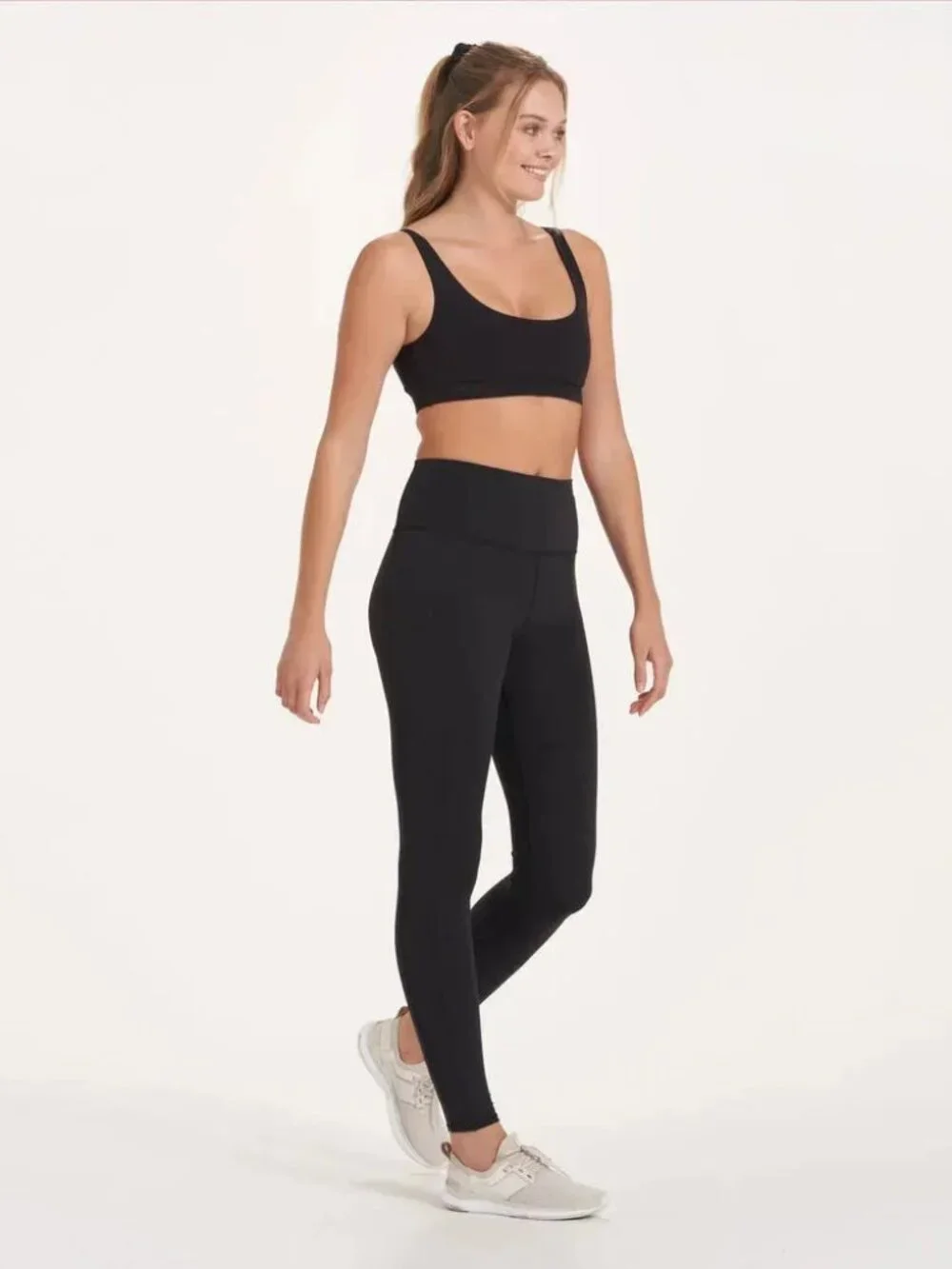 Vuori Studio Pocket Legging - Picture 2 of 10